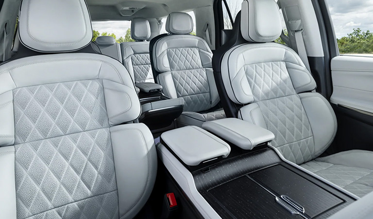 California MD New 2025 Lincoln Navigator